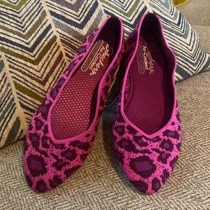 NWOT sketchers leopard flats in magenta